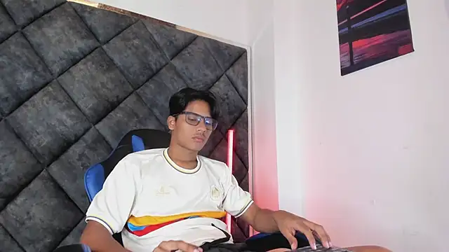 LiamKron Adlı Modelin Web Kamerası Şovu