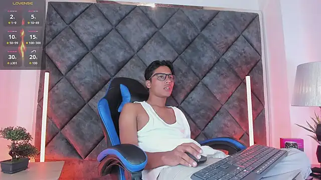 Show modela LiamKron na web-kameri