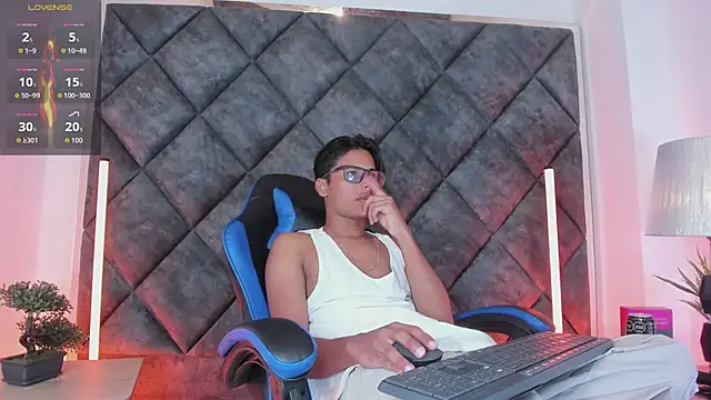 Show modela LiamKron na web-kameri