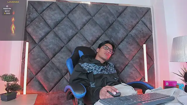 LiamKron Pertunjukan Webcam