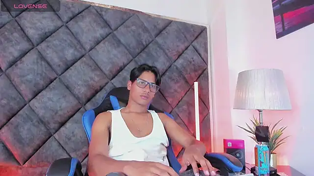 Show modela LiamKron na web-kameri