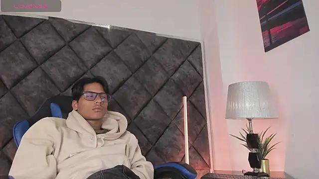 Show modela LiamKron na web-kameri