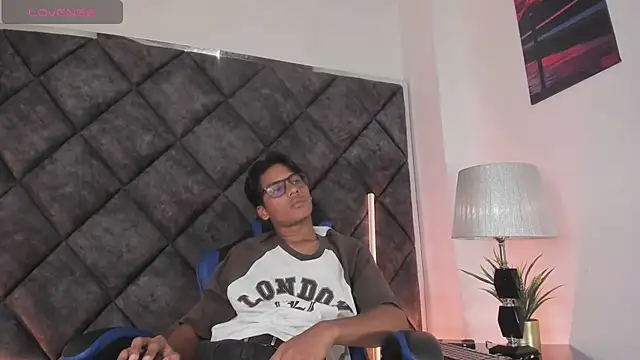 LiamKron Pertunjukan Webcam
