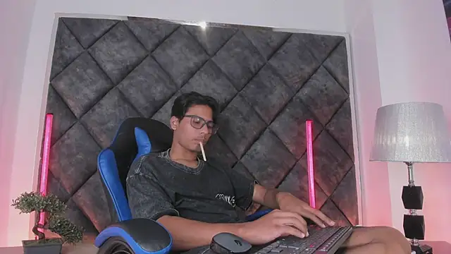 LiamKron Adlı Modelin Web Kamerası Şovu
