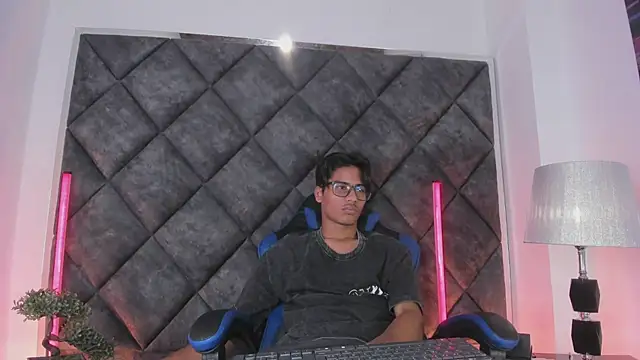 LiamKron Pertunjukan Webcam