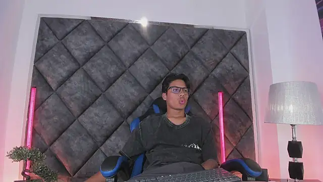 LiamKron Pertunjukan Webcam