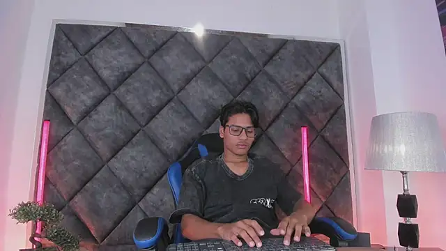 LiamKron Pertunjukan Webcam