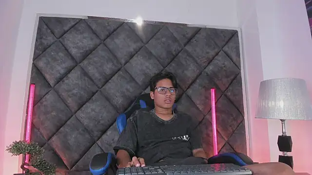 LiamKron Adlı Modelin Web Kamerası Şovu