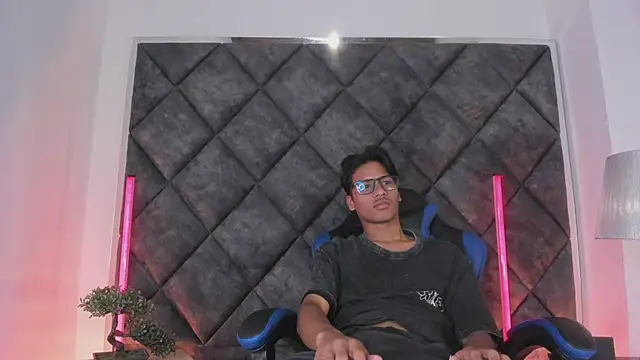 LiamKron Pertunjukan Webcam