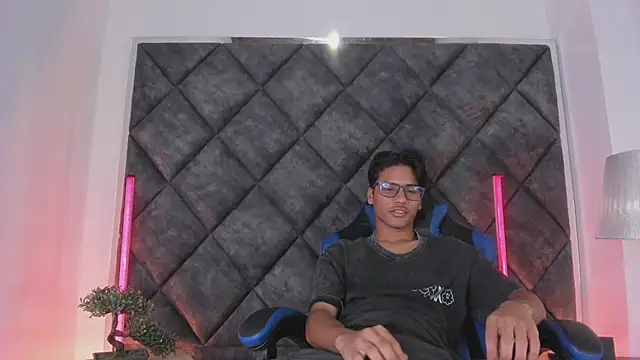 LiamKron 在線直播表演