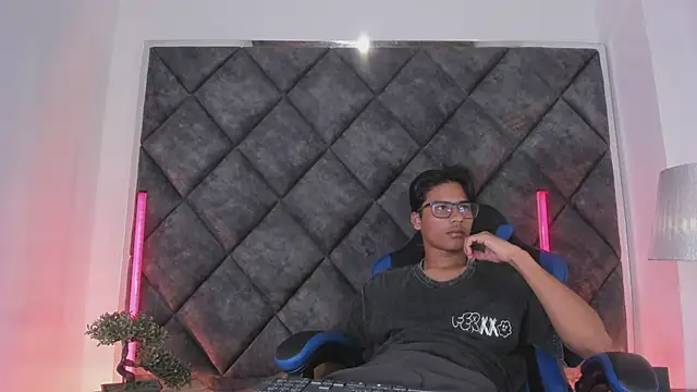 LiamKron Pertunjukan Webcam