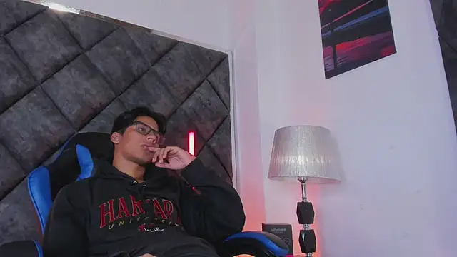 LiamKron 在線直播表演