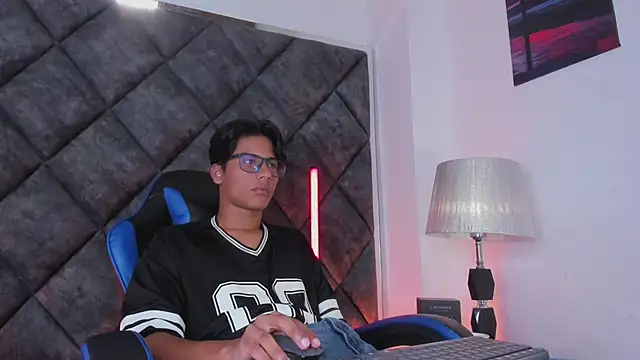 LiamKron Pertunjukan Webcam