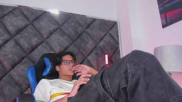 LiamKron Pertunjukan Webcam