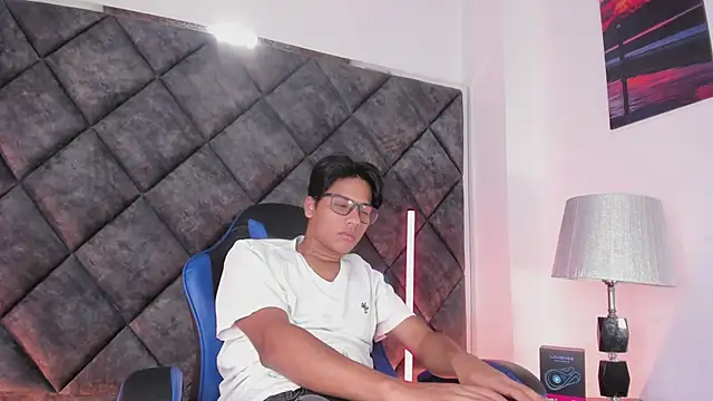 Show modela LiamKron na web-kameri