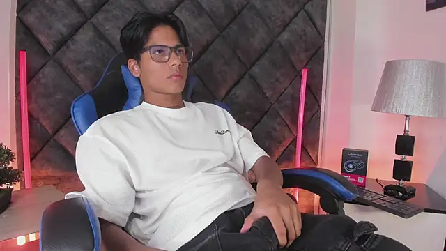 LiamKron 在線直播表演