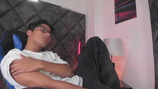 LiamKron Pertunjukan Webcam