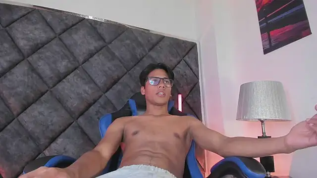 LiamKron Adlı Modelin Web Kamerası Şovu