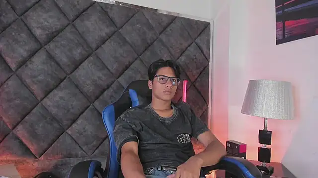 LiamKron Adlı Modelin Web Kamerası Şovu