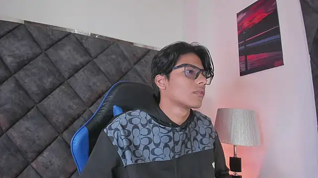 Show modela LiamKron na web-kameri