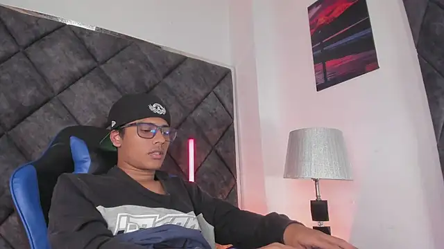 LiamKron Adlı Modelin Web Kamerası Şovu