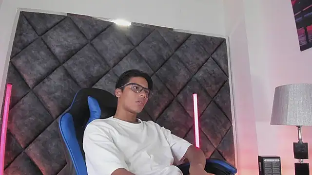 LiamKron Pertunjukan Webcam