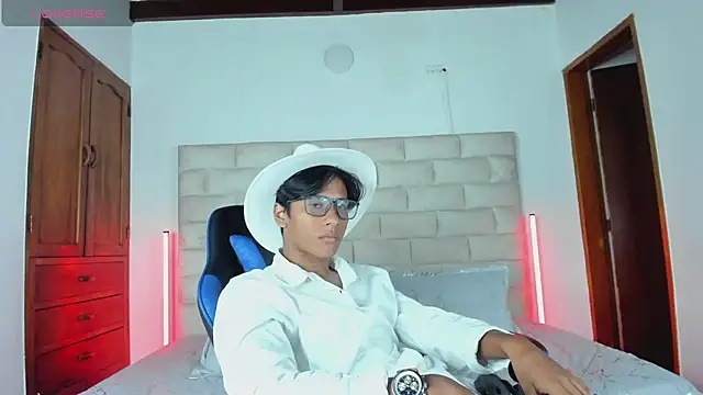 Show modela LiamKron na web-kameri