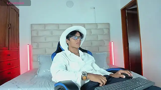 LiamKron Adlı Modelin Web Kamerası Şovu