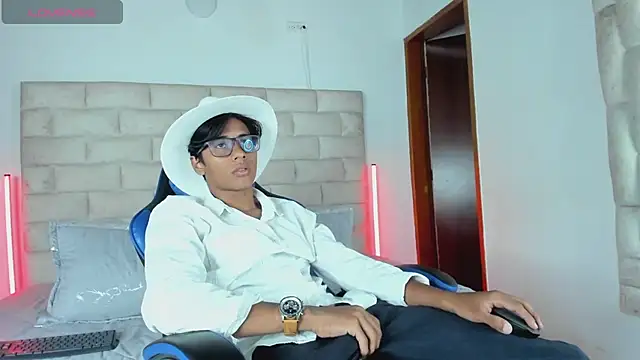 LiamKron Adlı Modelin Web Kamerası Şovu