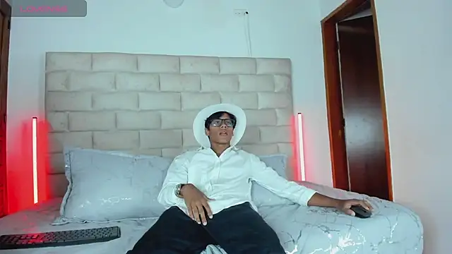 LiamKron Adlı Modelin Web Kamerası Şovu