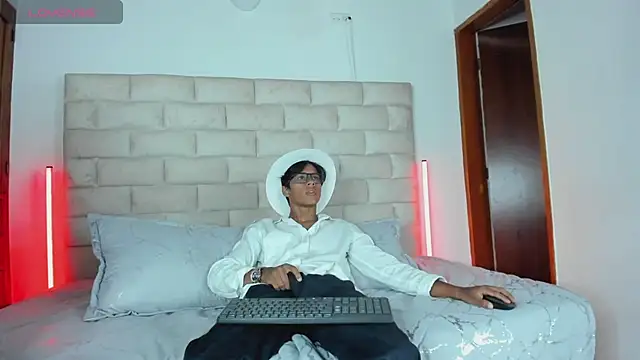 LiamKron Adlı Modelin Web Kamerası Şovu