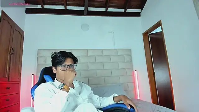 LiamKron 网络视讯表演