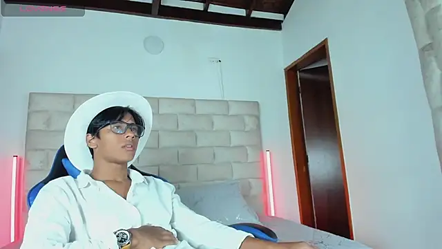 LiamKron Adlı Modelin Web Kamerası Şovu