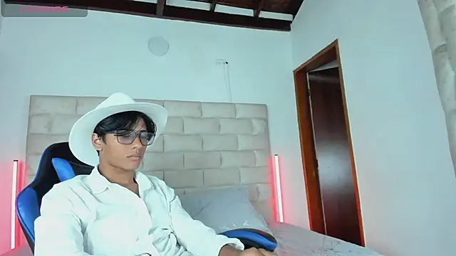 Show modela LiamKron na web-kameri