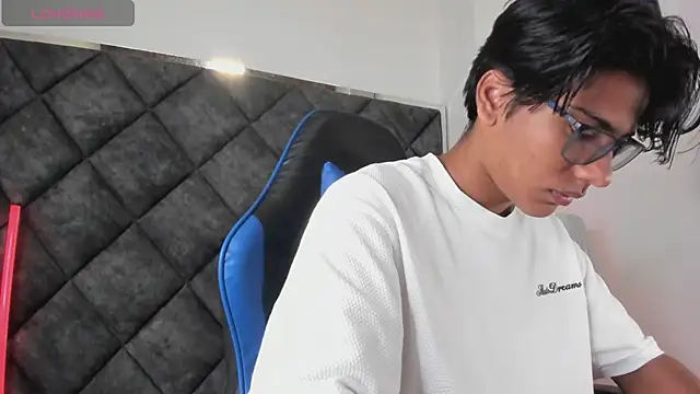 LiamKron Pertunjukan Webcam