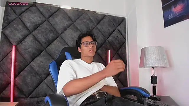 LiamKron Adlı Modelin Web Kamerası Şovu