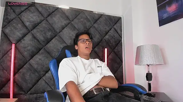 Show modela LiamKron na web-kameri