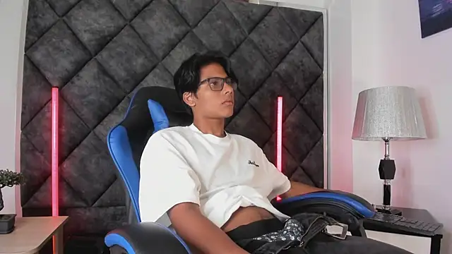 LiamKron 在線直播表演