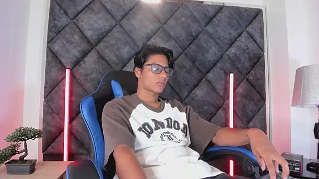 Show modela LiamKron na web-kameri