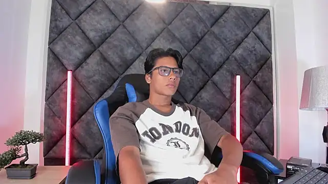 Show modela LiamKron na web-kameri