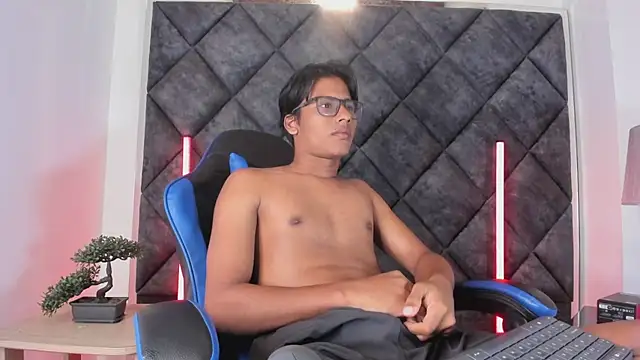 LiamKron Adlı Modelin Web Kamerası Şovu