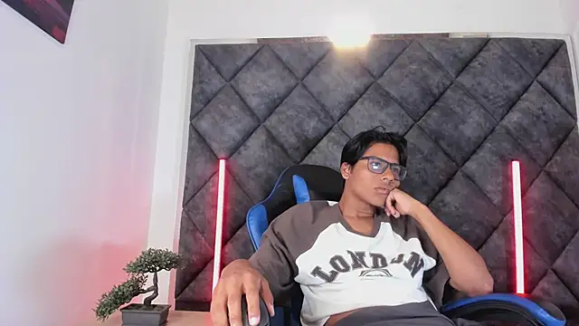 LiamKron Pertunjukan Webcam
