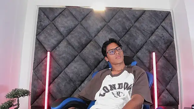 LiamKron Adlı Modelin Web Kamerası Şovu
