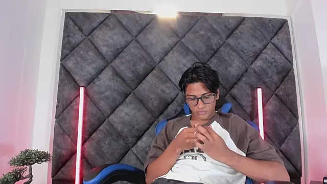 LiamKron 网络视讯表演