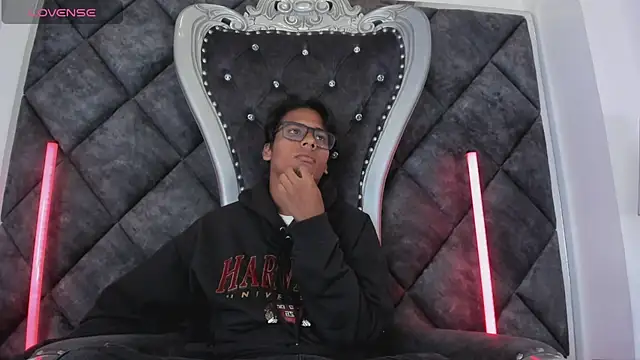 LiamKron 在線直播表演
