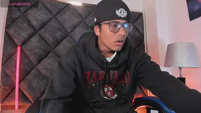 LiamKron Pertunjukan Webcam