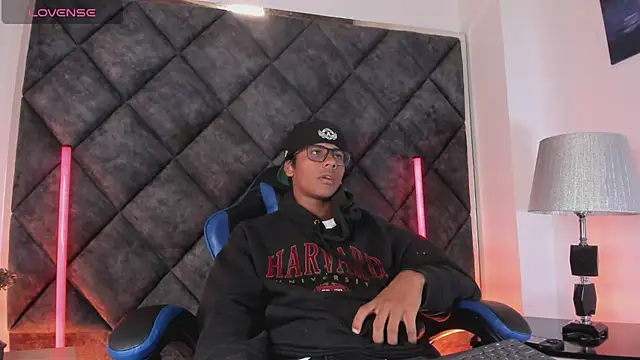 LiamKron Adlı Modelin Web Kamerası Şovu