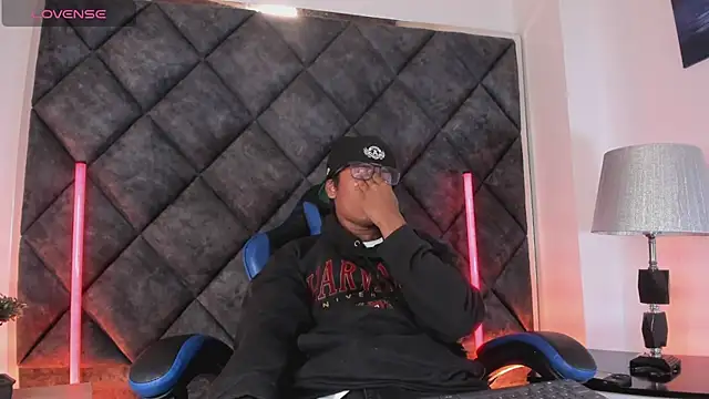 LiamKron 在線直播表演