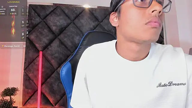 LiamKron 在線直播表演