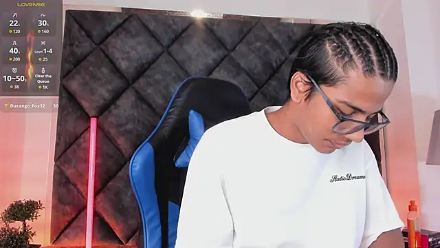 Show modela LiamKron na web-kameri